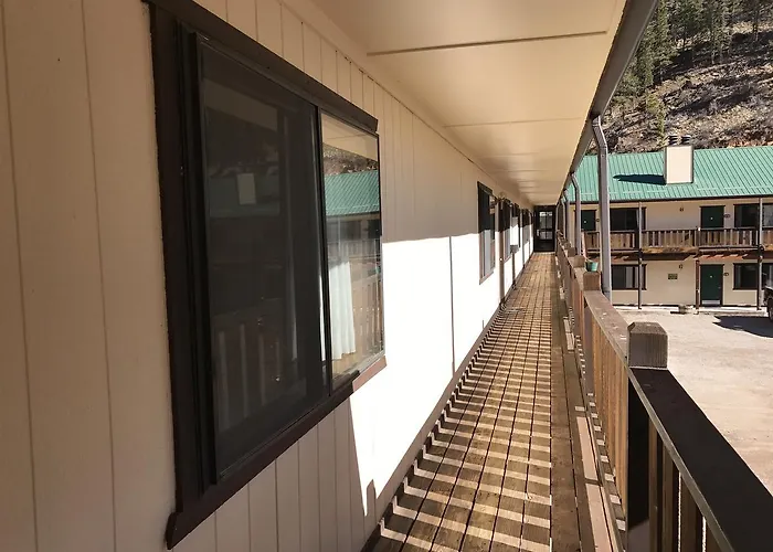 Ponderosa Lodge Ascend Collection